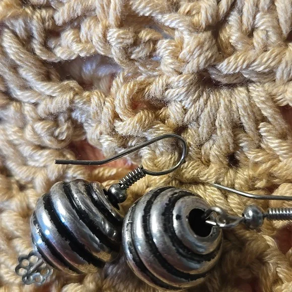 Vintage spiral textured spherical bead dangle earrings 90s pierced - Picture 3 of 3